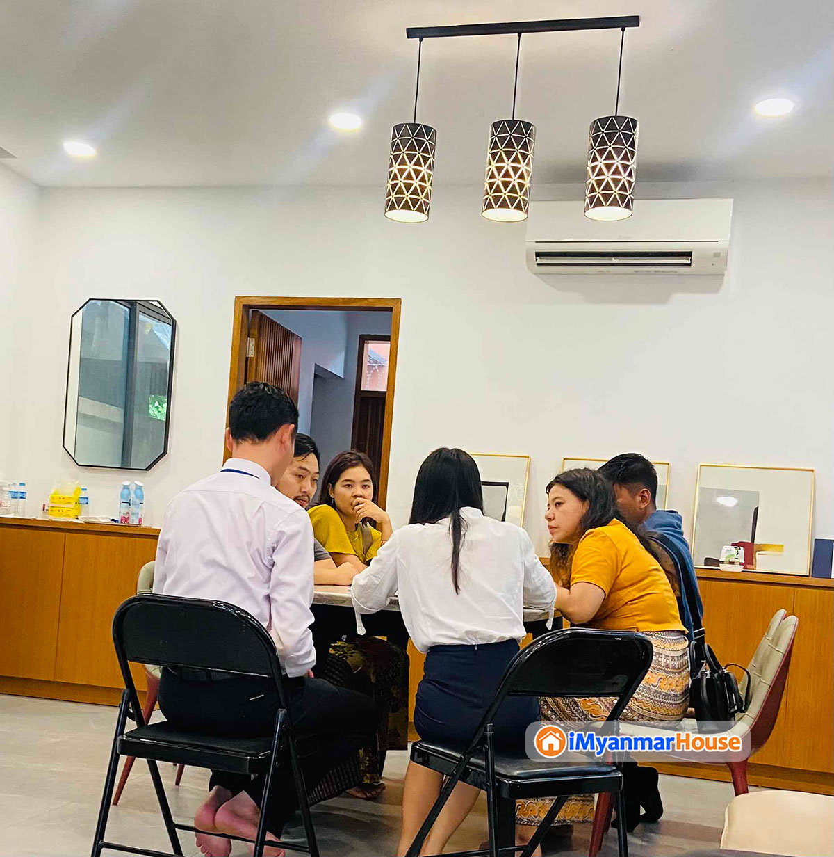 ဘဏ်ဖြင့်ချိတ်ဆက်ပြီး (၁၅) နှစ်အရစ်ကျဖြင့်ဝယ်ယူနိုင်မည့် Shwe Wutt Hmone လုံးချင်းအိမ်ရာများ အရောင်းပြပွဲ ကျင်းပပြုလုပ်ခဲ့