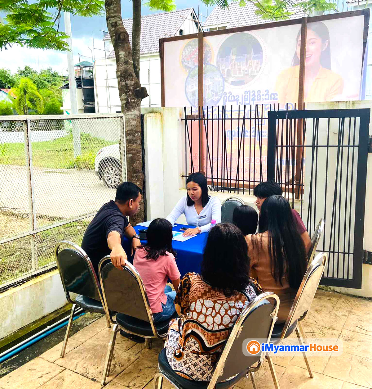 အင်းစိန်မြို့နယ် စော်ဘွားကြီးကုန်းအနီးက ဆောက်လုပ်ပြီး လုံးချင်းအိမ်များ အရောင်းပြပွဲ ကျင်းပပြလုပ်ခဲ့